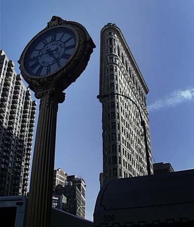 The oldest remaining skyscraper in New York, 285 feet (87 meters) tall. 
Architect Daniel Burnham, 1902